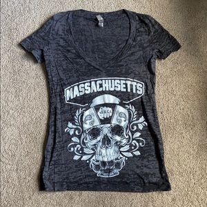 🌵3/$20• Mass Skull V Neck Tee Shirt